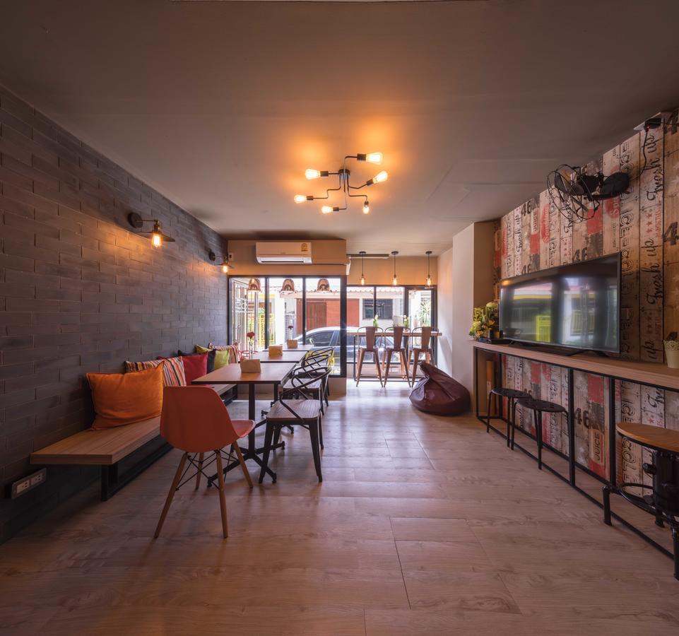 Augusta Hostel Bangkok Buitenkant foto