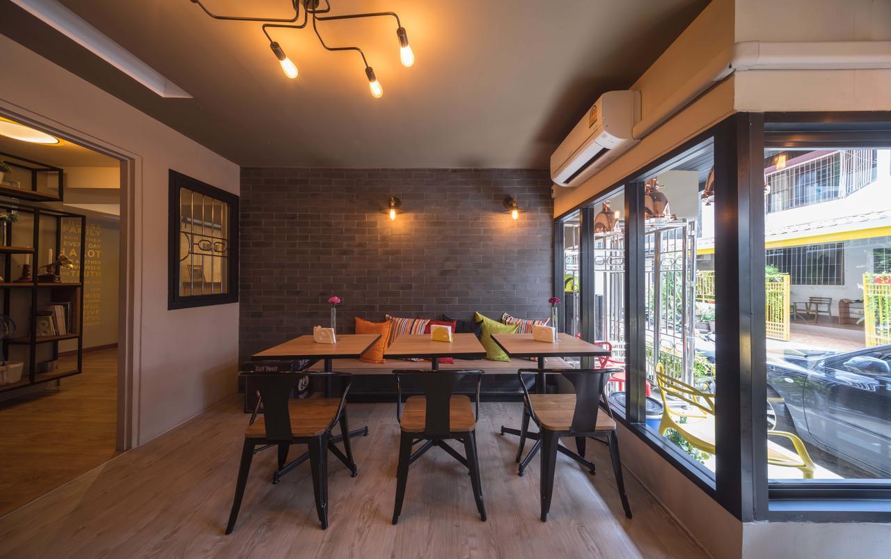 Augusta Hostel Bangkok Buitenkant foto