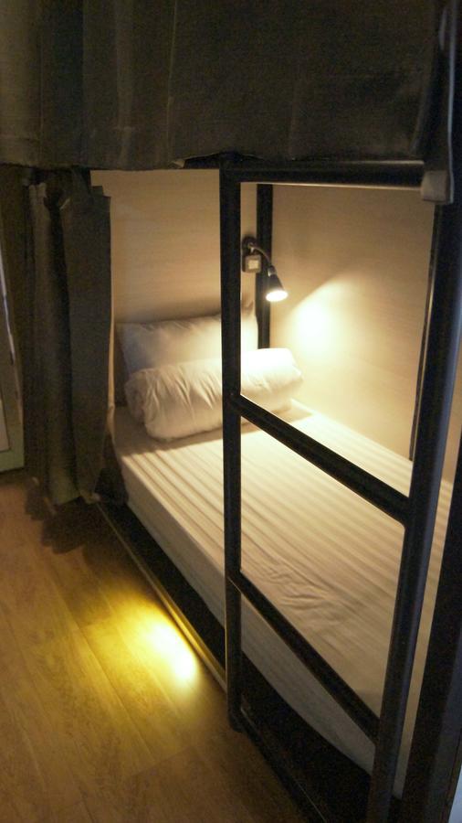 Augusta Hostel Bangkok Buitenkant foto