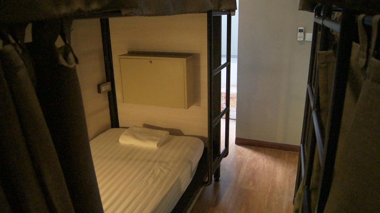Augusta Hostel Bangkok Buitenkant foto