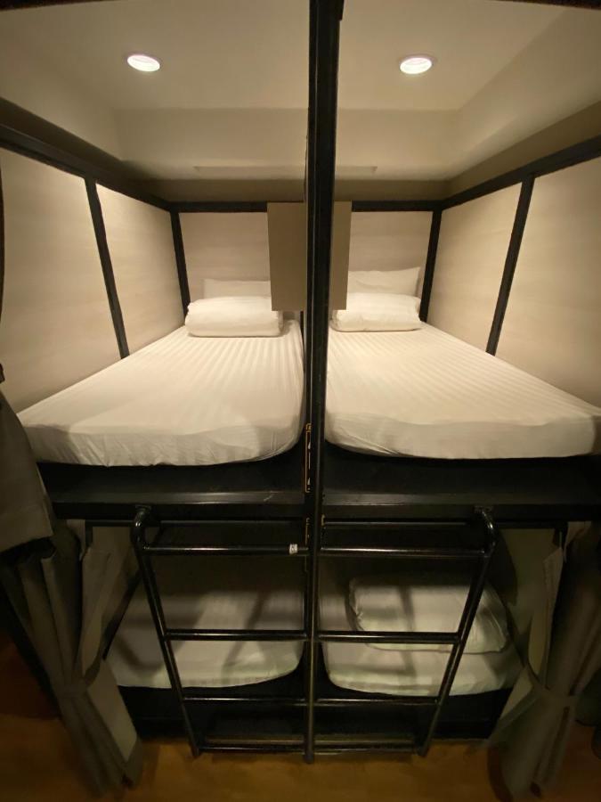 Augusta Hostel Bangkok Buitenkant foto