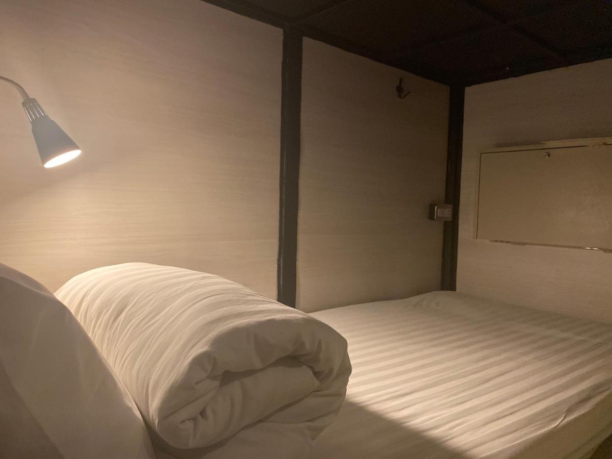 Augusta Hostel Bangkok Buitenkant foto